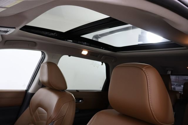 Used 2024 Nissan Pathfinder Platinum w/ Cargo Package image 28