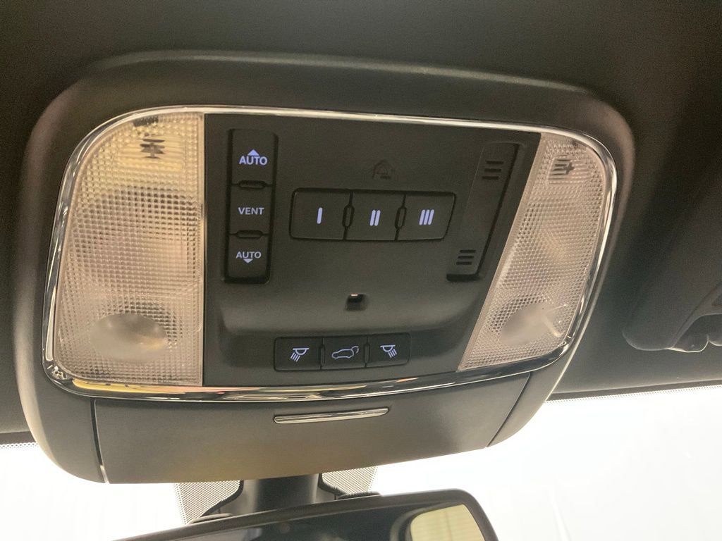 Used 2015 Jeep Grand Cherokee Altitude image 21