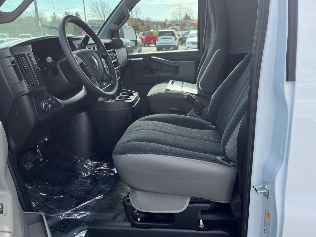 New 2026 Chevrolet Express 2500 RWD image 9