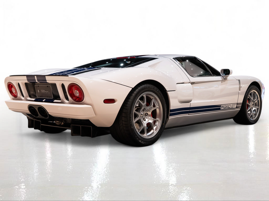 Used 2005 Ford GT RWD image 10