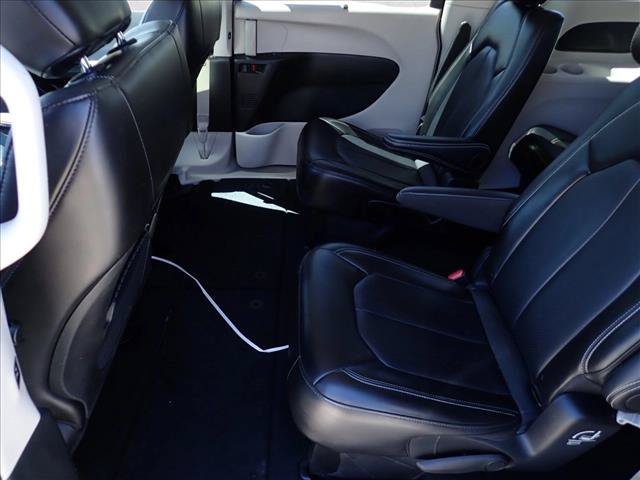 Used 2024 Chrysler Pacifica Touring-L FWD image 10
