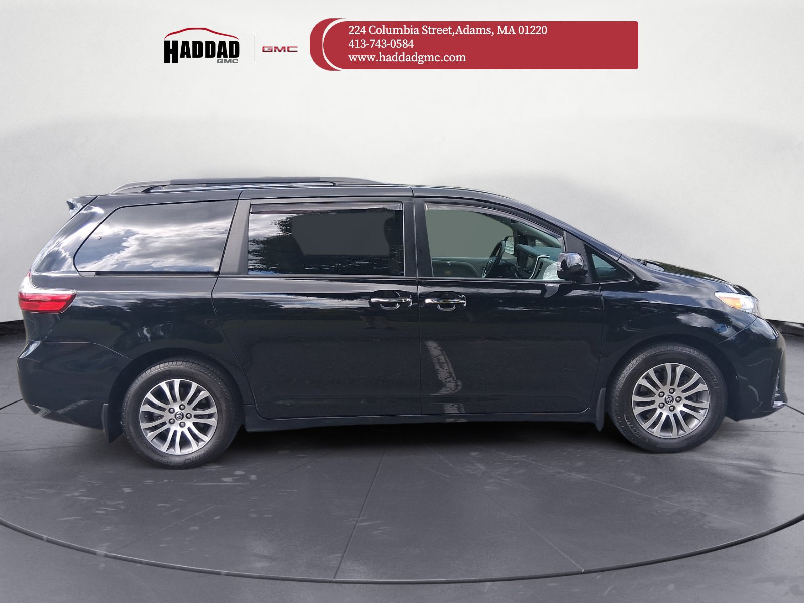 Used 2020 Toyota Sienna XLE w/ XLE Navigation Package FWD image 6