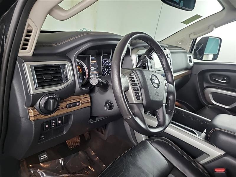 Used 2019 Nissan Titan SL w/ Chrome Package image 12
