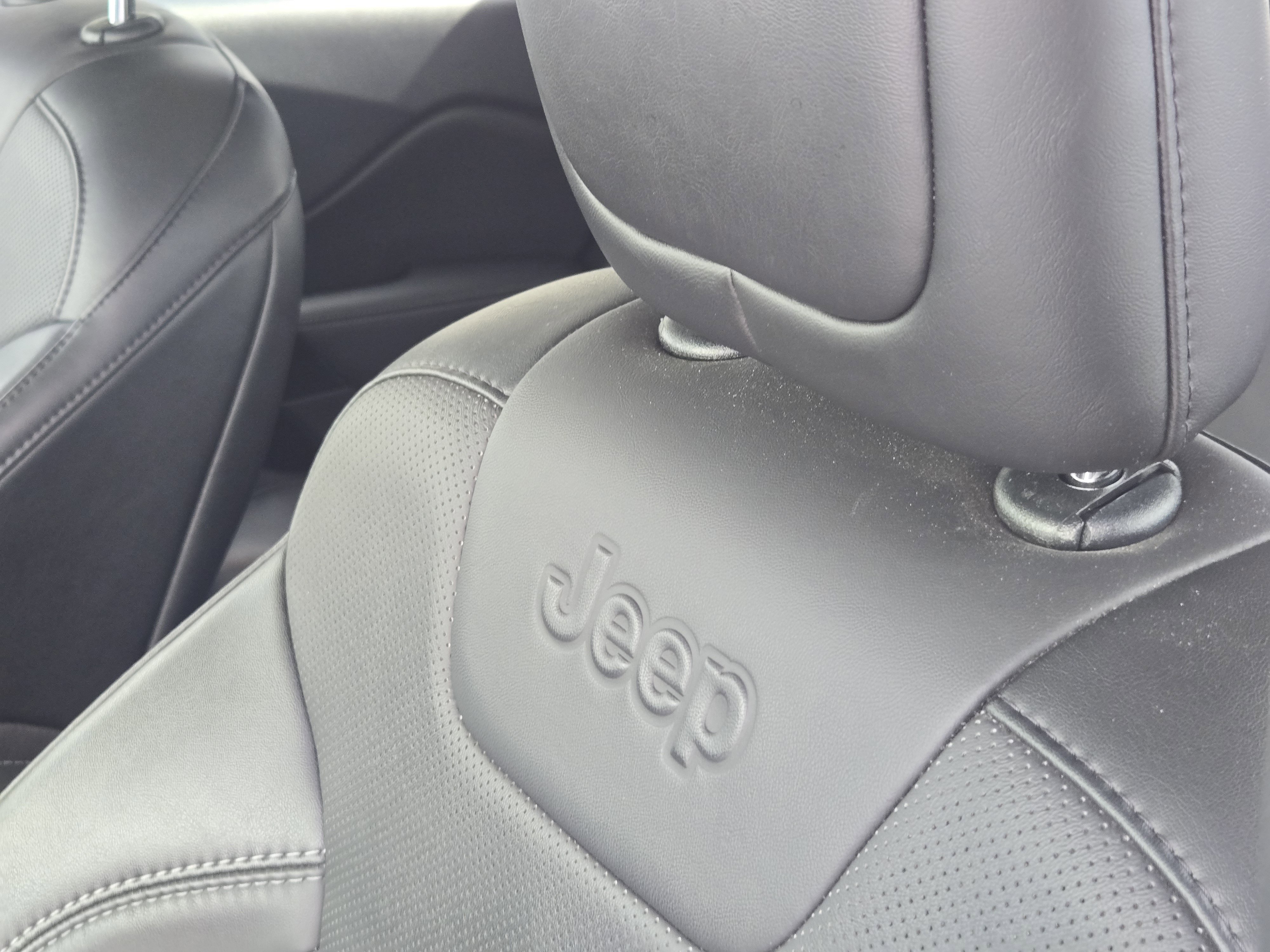 Used 2023 Jeep Cherokee Altitude Lux w/ Lux Elite Package image 18