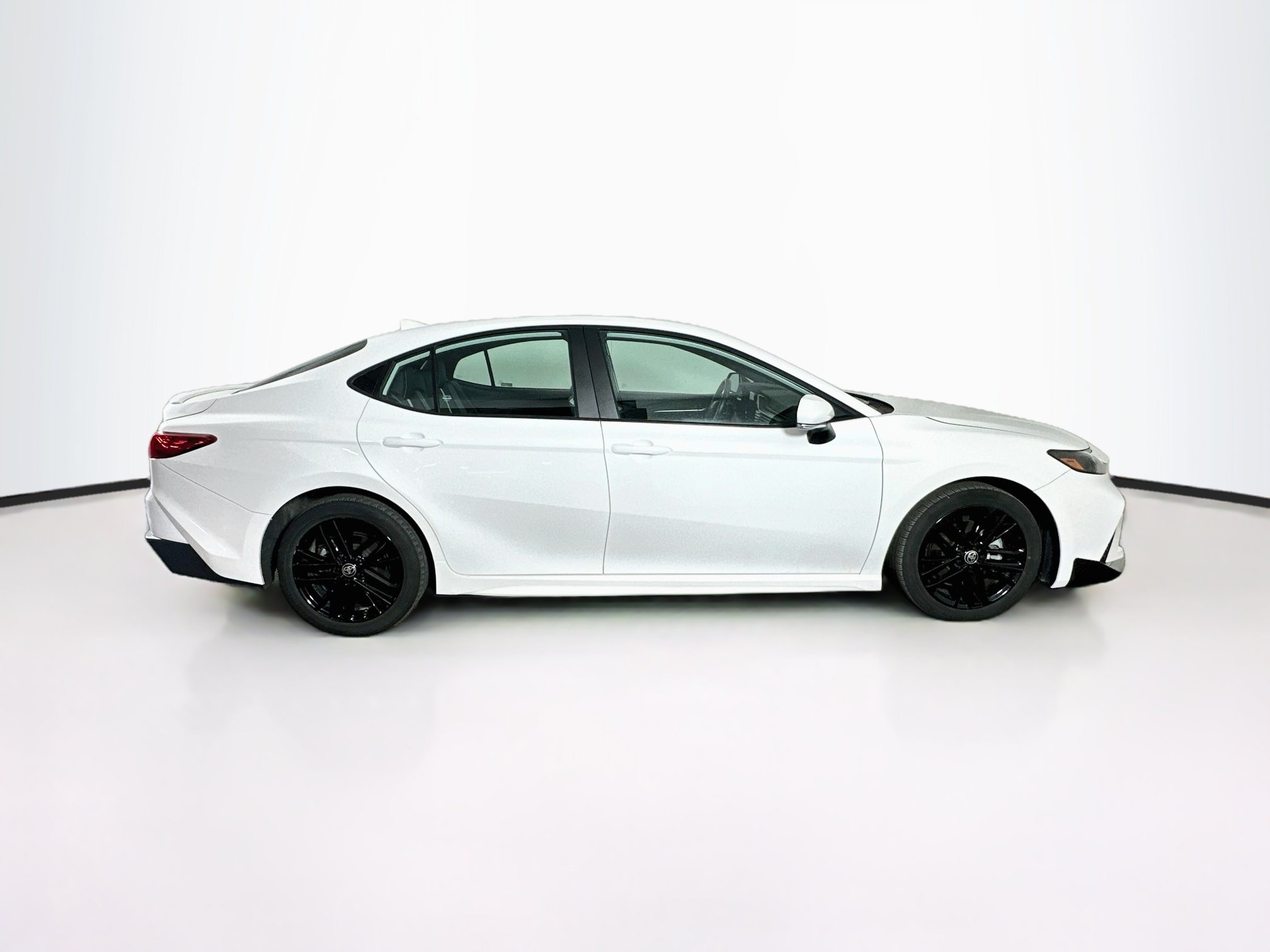 Used 2025 Toyota Camry SE FWD image 10