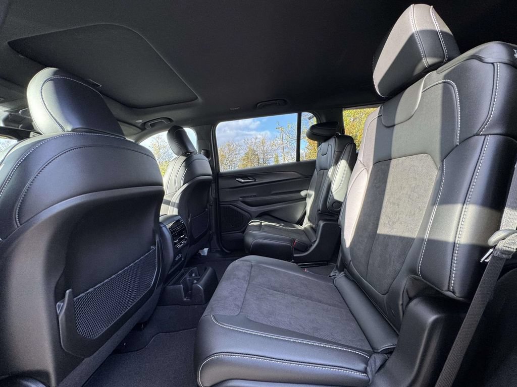 New 2025 Jeep Grand Cherokee L Altitude AWD/4WD image 15