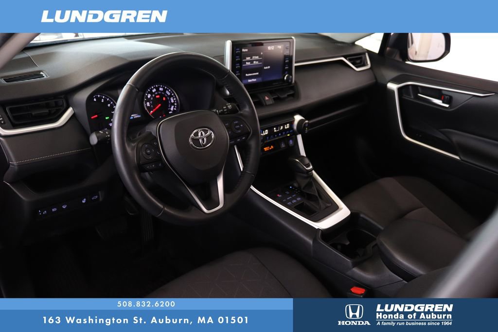 Used 2020 Toyota RAV4 XLE w/ Convenience Package image 3