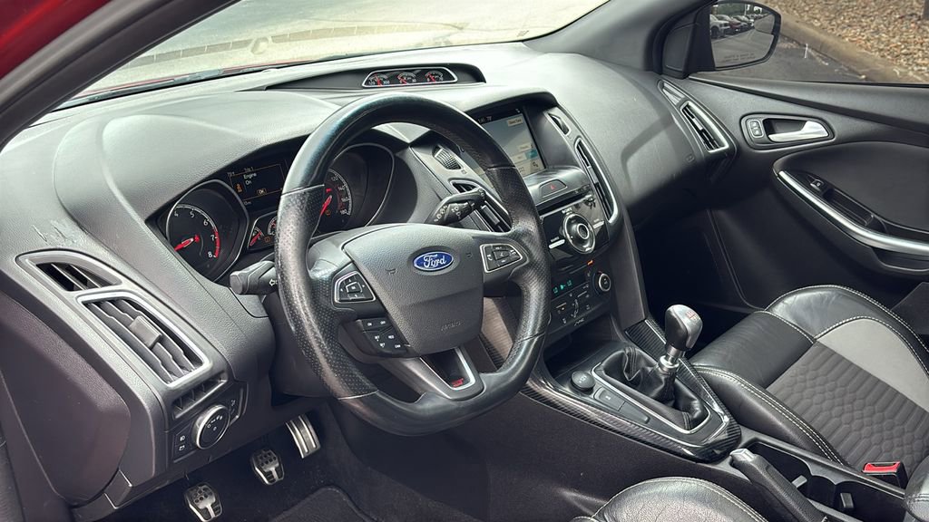 Used 2018 Ford Focus ST w/ Equipment Group 401A FWD image 26