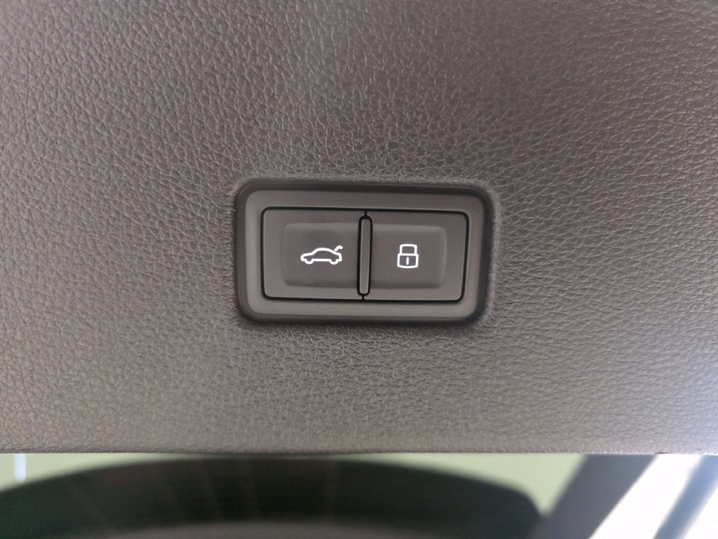 Used 2023 Audi Q8 Premium Plus AWD/4WD image 11