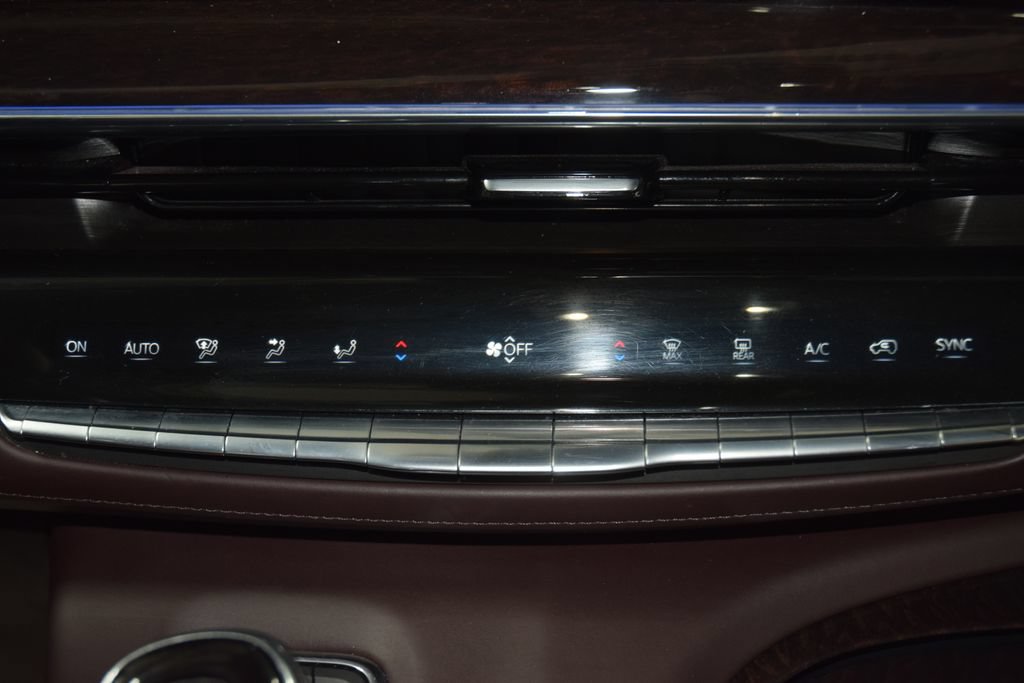 Used 2023 Cadillac Escalade Premium Luxury Platinum AWD/4WD image 34