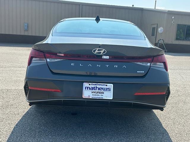 New 2025 Hyundai Elantra Limited image 5