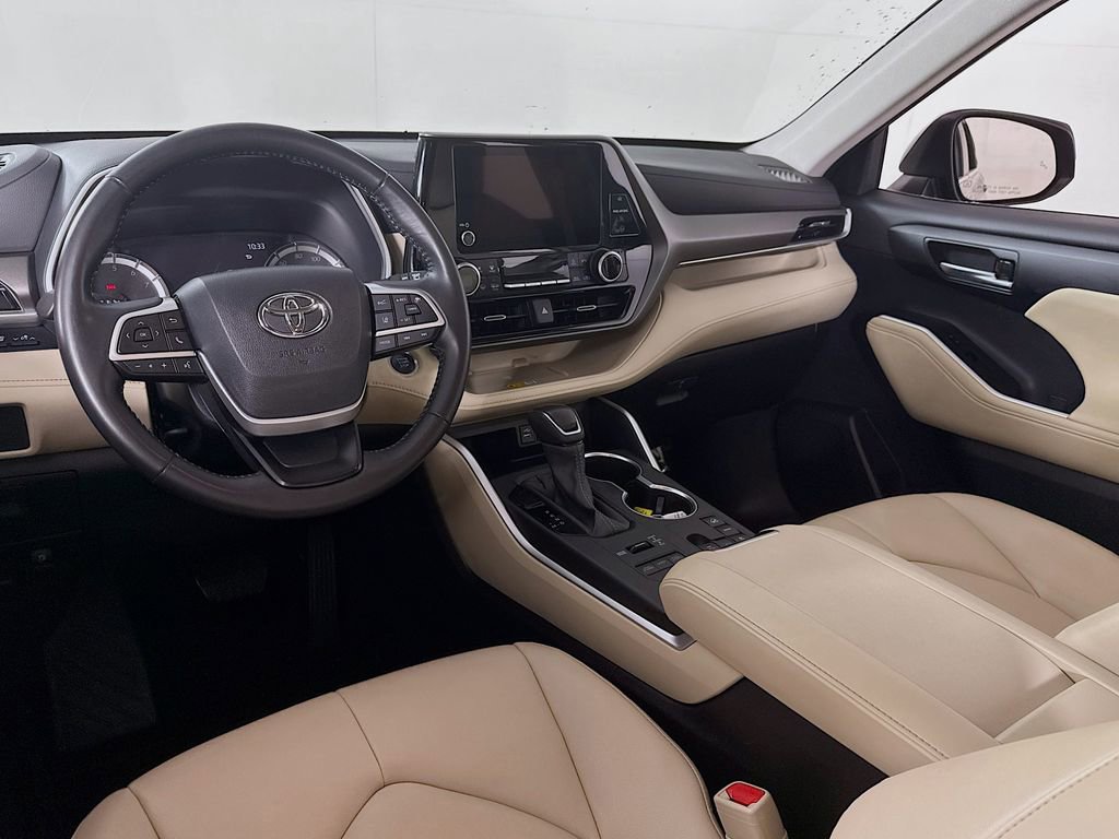 Certified 2024 Toyota Highlander XLE image 20
