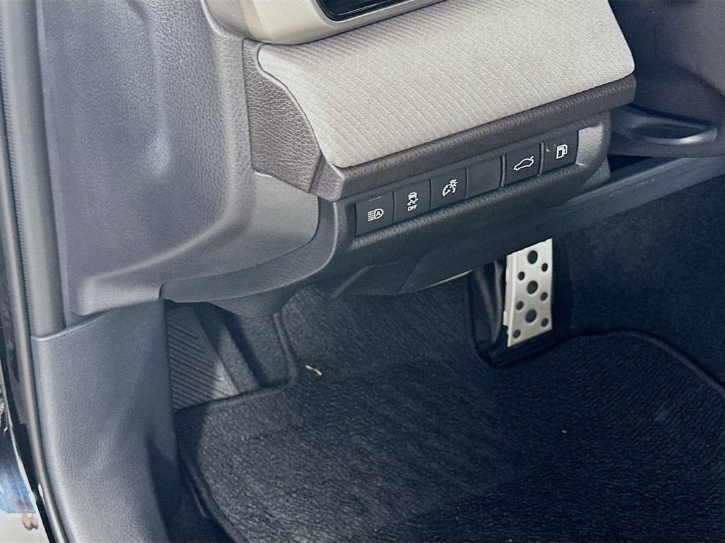 Certified 2025 Toyota Camry SE image 10