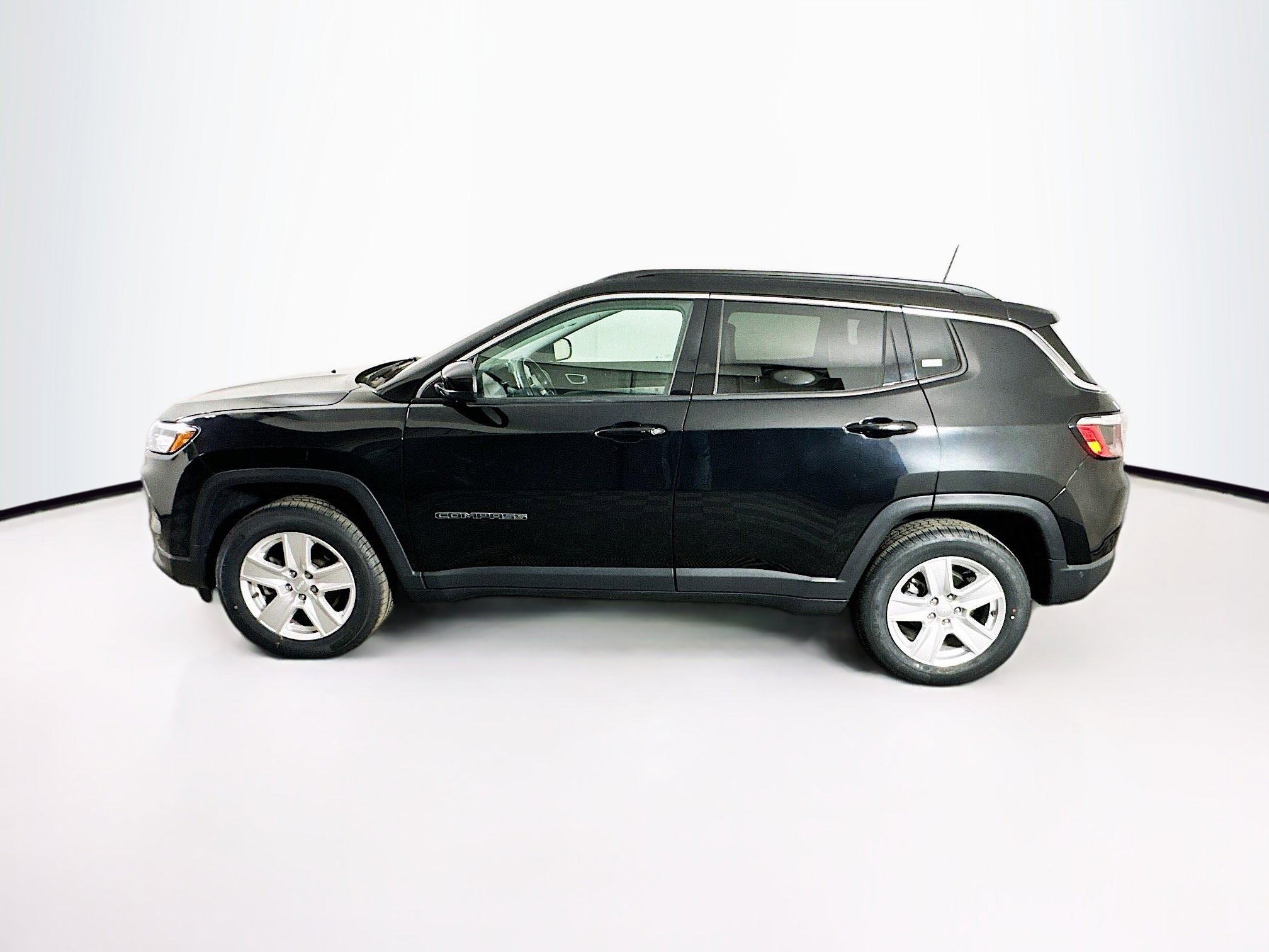 Used 2022 Jeep Compass Latitude w/ Sun and Sound Group image 4