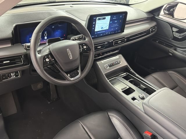 Used 2026 Lincoln Aviator AWD image 2