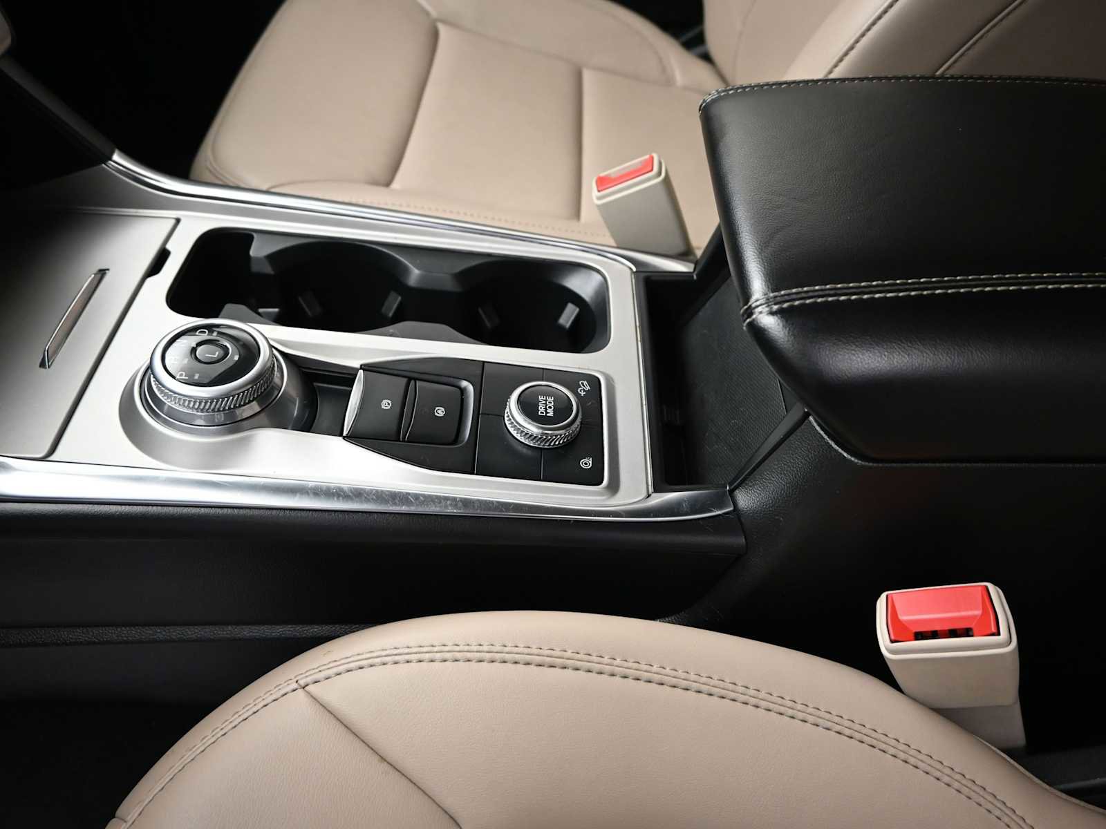 Used 2022 Ford Explorer XLT w/ Equipment Group 202A image 15