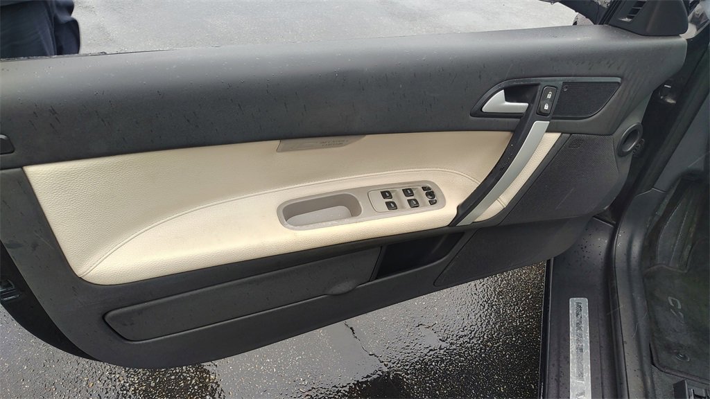 Used 2013 Volvo C70 T5 w/ Climate Pkg image 8