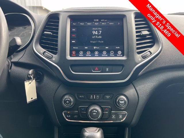 Used 2022 Jeep Cherokee Latitude AWD/4WD image 17