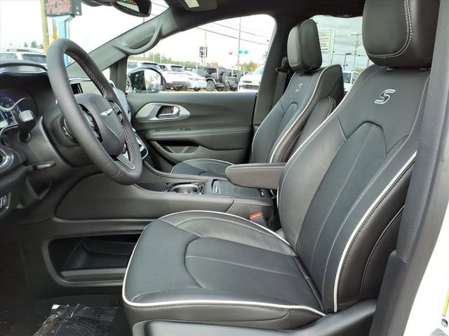 New 2026 Chrysler Pacifica Limited w/ S Appearance Package FWD image 7