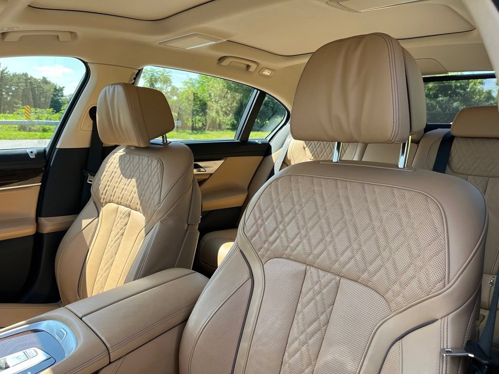 Used 2020 BMW 750i xDrive w/ Executive Package AWD/4WD image 17