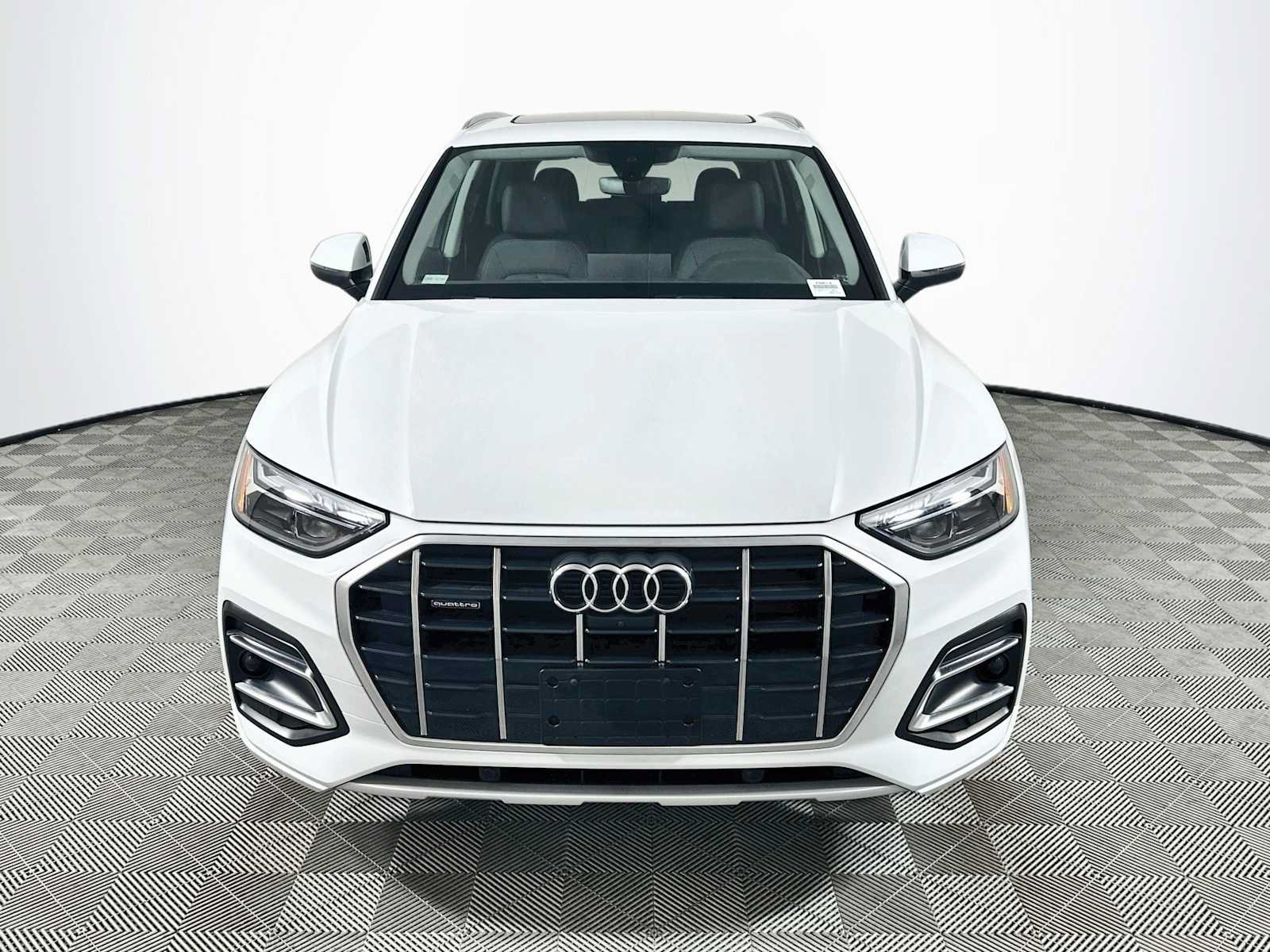 Certified 2023 Audi Q5 Premium AWD/4WD image 2