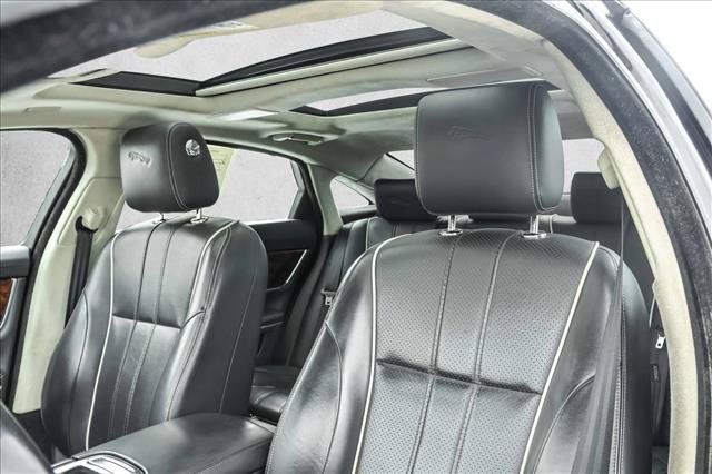 Used 2011 Jaguar XJ L RWD image 12