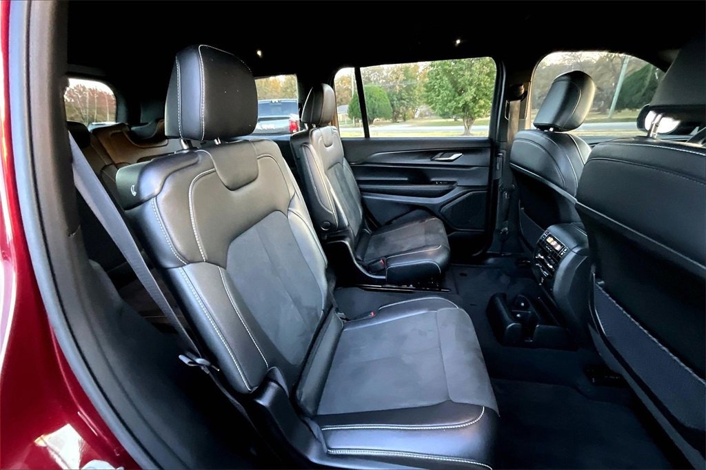 Used 2025 Jeep Grand Cherokee L Altitude image 27