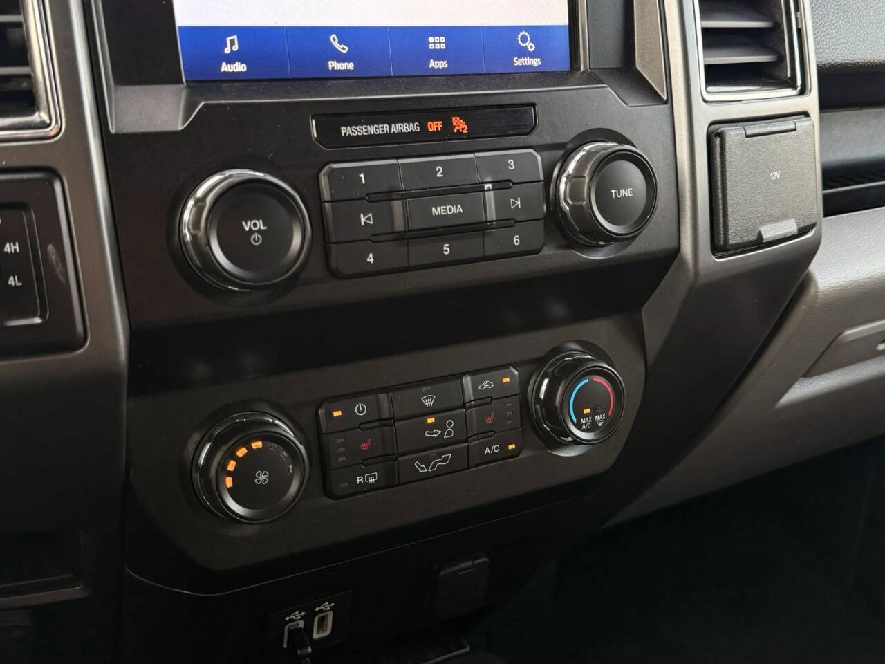 Used 2019 Ford F150 XLT w/ Equipment Group 302A Luxury AWD/4WD image 11