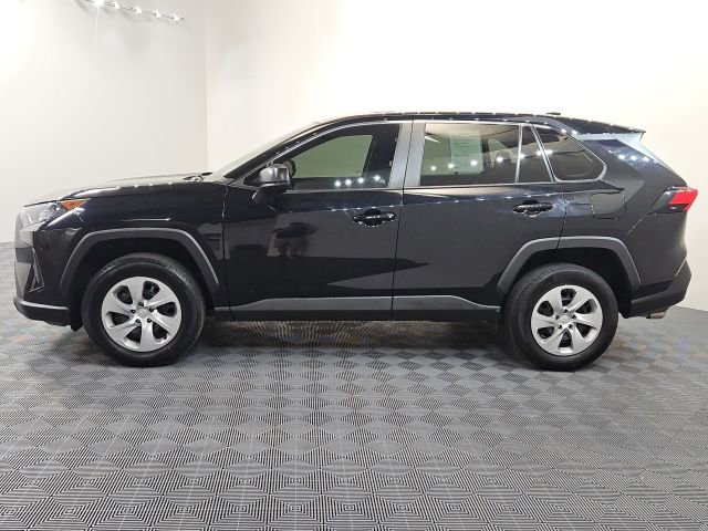 Used 2022 Toyota RAV4 LE image 2