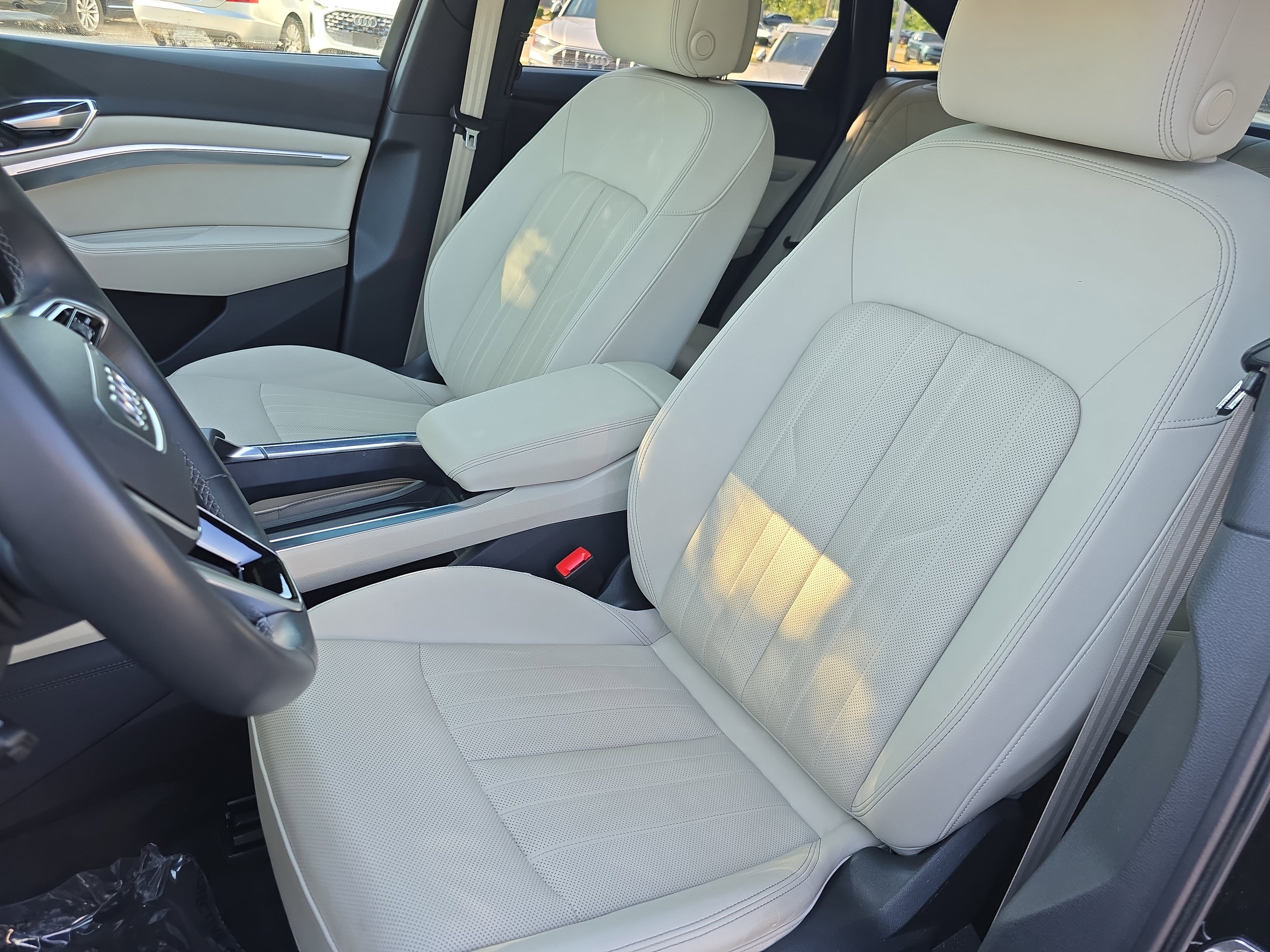 Used 2024 Audi Q8 e-tron Premium Plus w/ Premium Plus Package AWD/4WD image 15
