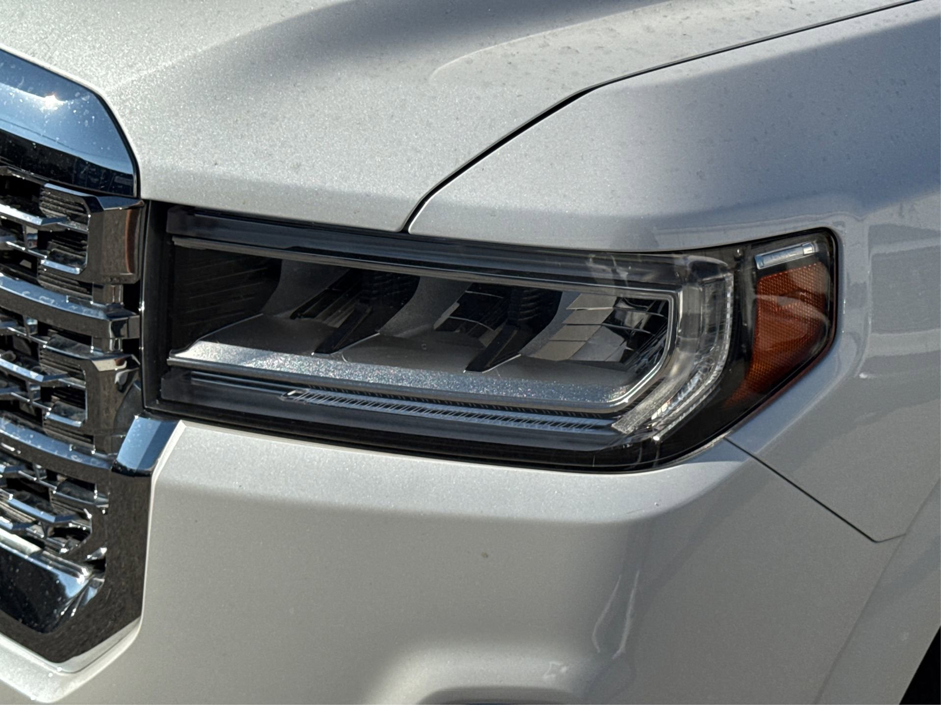 Used 2023 GMC Acadia Denali w/ Denali Technology Package image 16