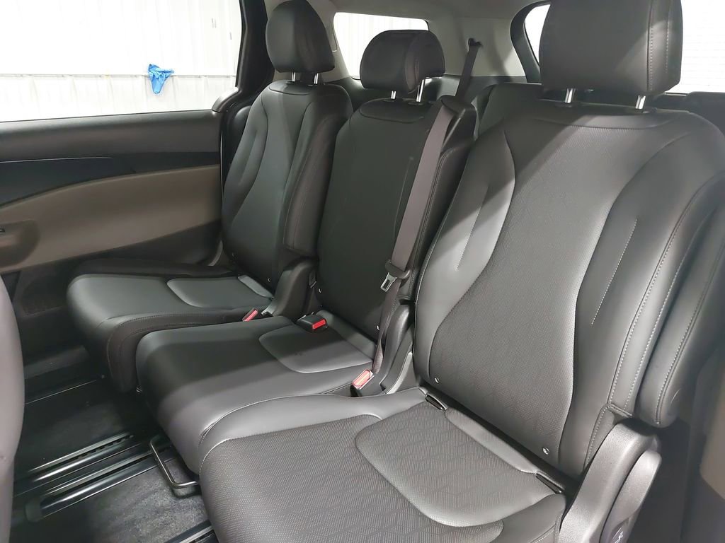 New 2026 Kia Carnival FWD image 15
