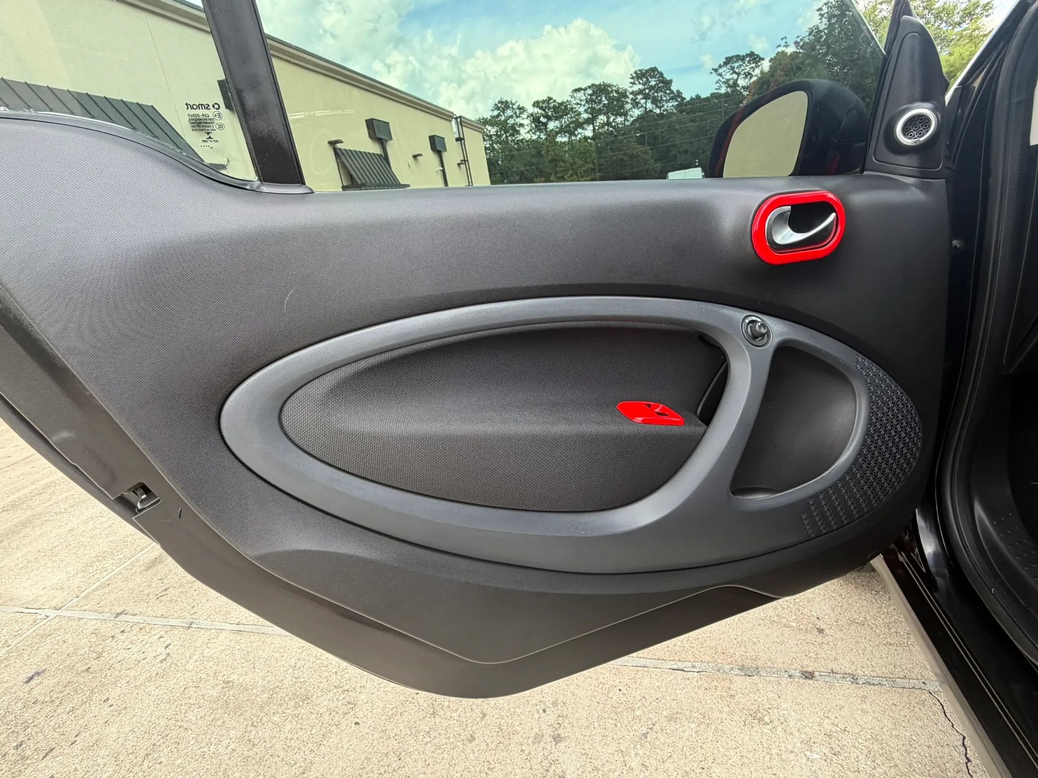 Used 2017 smart fortwo passion RWD image 11