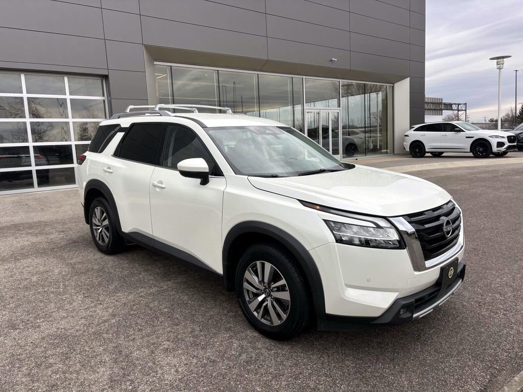Used 2022 Nissan Pathfinder SL image 1