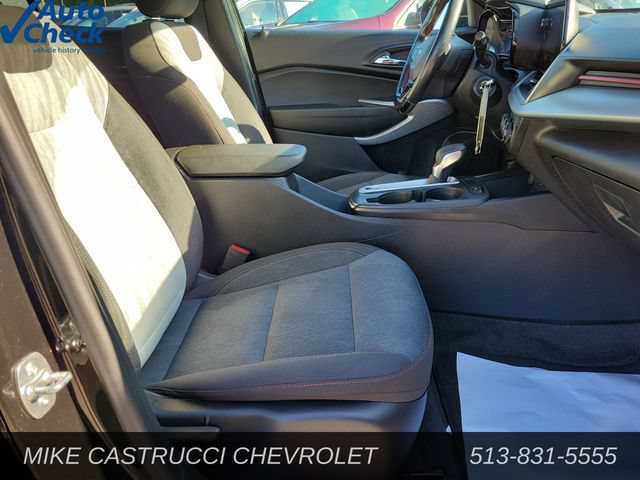 Used 2025 Chevrolet Trax RS w/ Driver Confidence Package FWD image 21