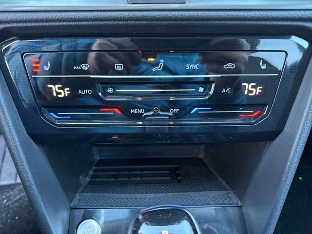 Certified 2025 Volkswagen Taos SE image 18