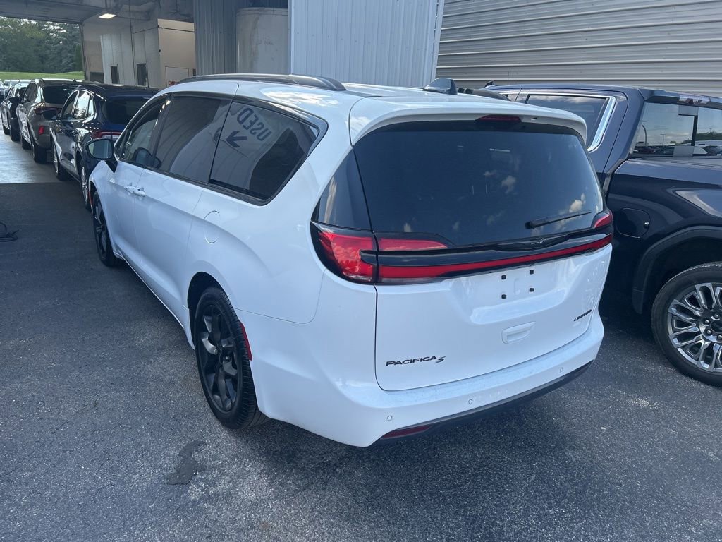 Used 2025 Chrysler Pacifica Limited FWD image 5