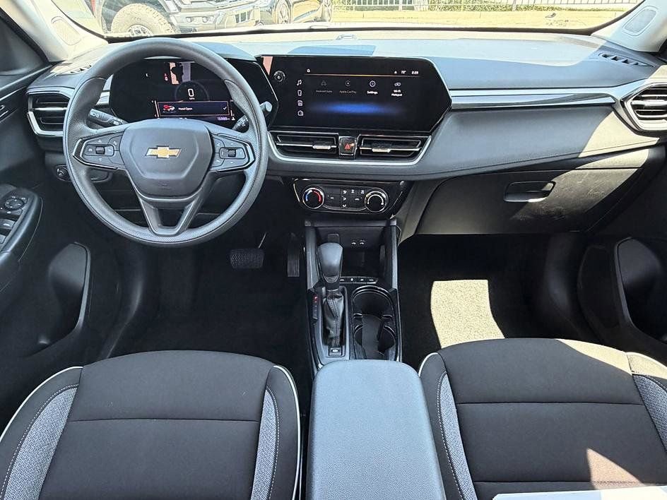 Used 2025 Chevrolet TrailBlazer LT AWD/4WD image 30