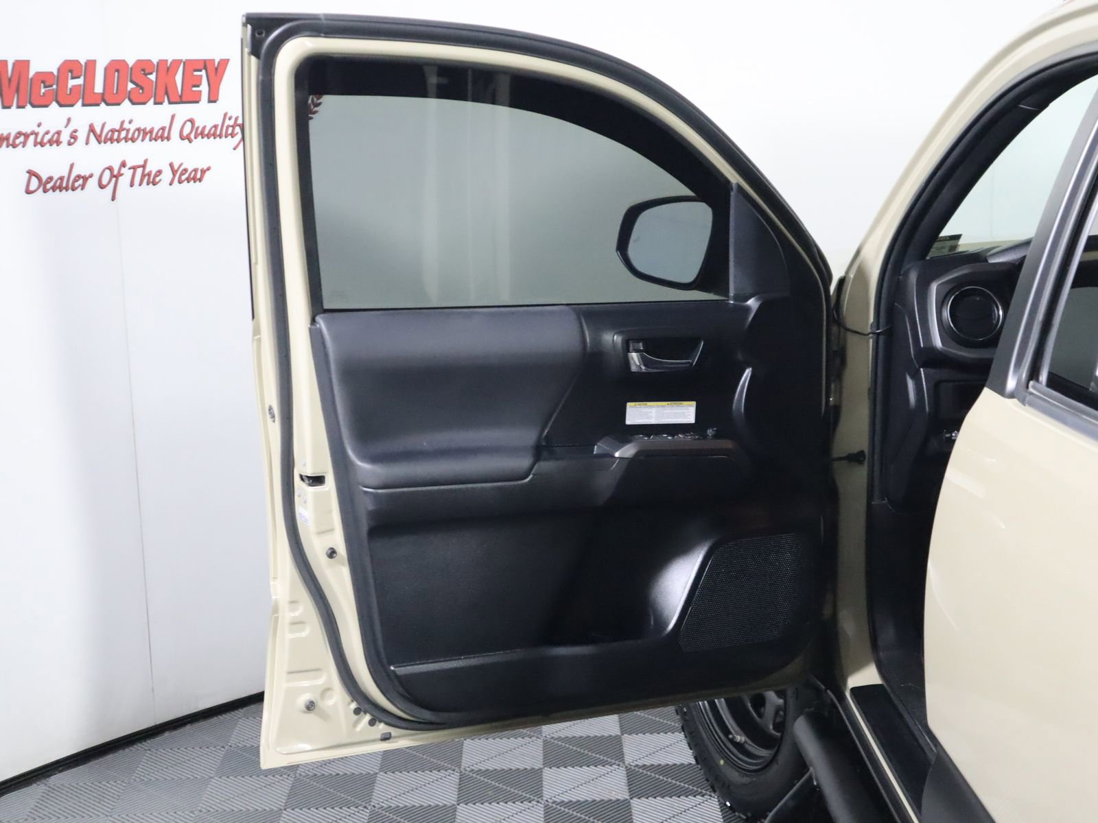 Used 2019 Toyota Tacoma TRD Off-Road w/ Technology Package AWD/4WD image 20