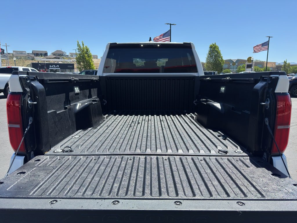 Used 2025 Toyota Tacoma SR5 AWD/4WD image 7