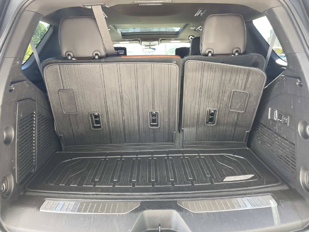 Used 2024 GMC Yukon Denali Ultimate AWD/4WD image 9