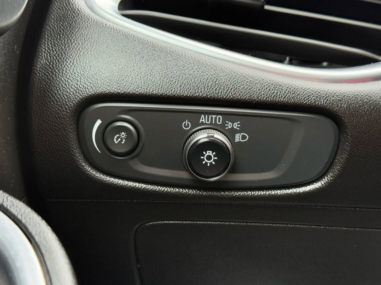 Used 2021 Chevrolet Malibu LT w/ Midnight Edition image 23