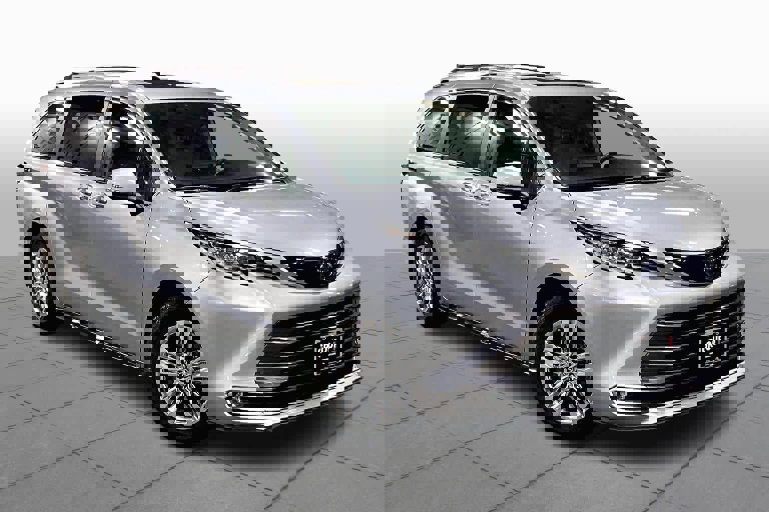 Used 2023 Toyota Sienna Limited image 3
