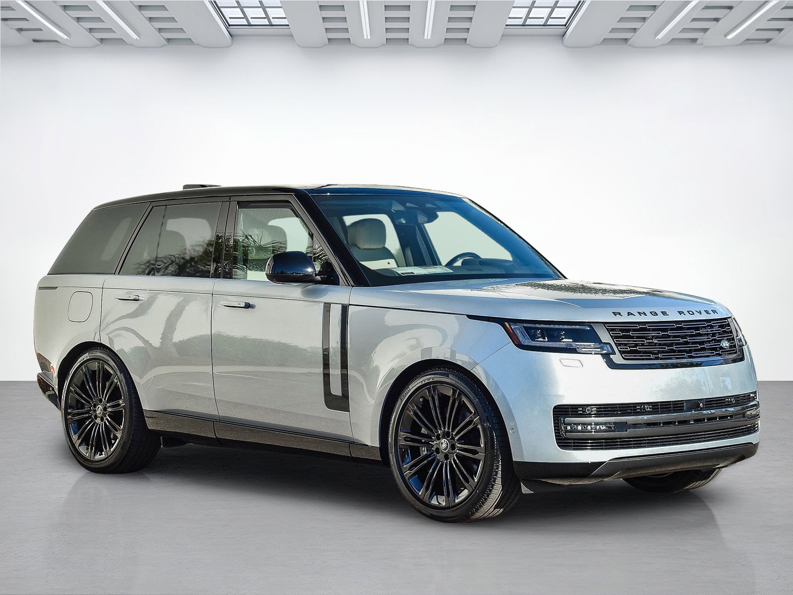 Used 2025 Land Rover Range Rover SE image 3