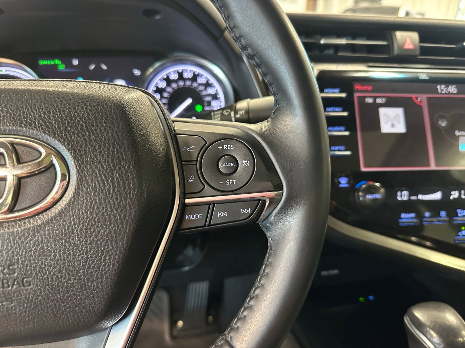 Used 2018 Toyota Camry XLE w/ Audio Package FWD image 17