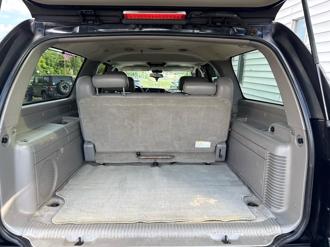 Used 2004 Chevrolet Suburban 2500 LT w/ Preferred Equipment Group AWD/4WD image 12