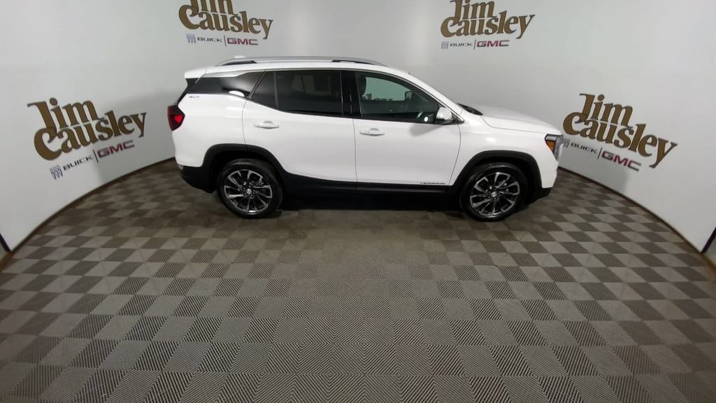Certified 2024 GMC Terrain SLT w/ Infotainment Package II AWD/4WD image 9