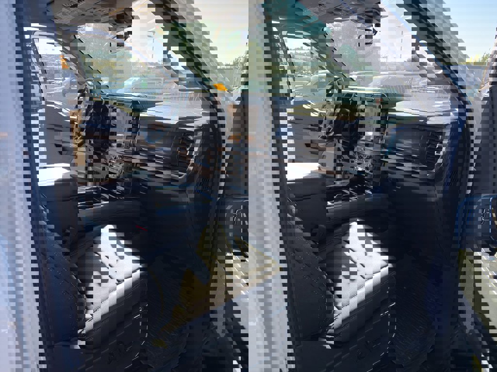 Used 2024 Ford F350 Lariat image 29