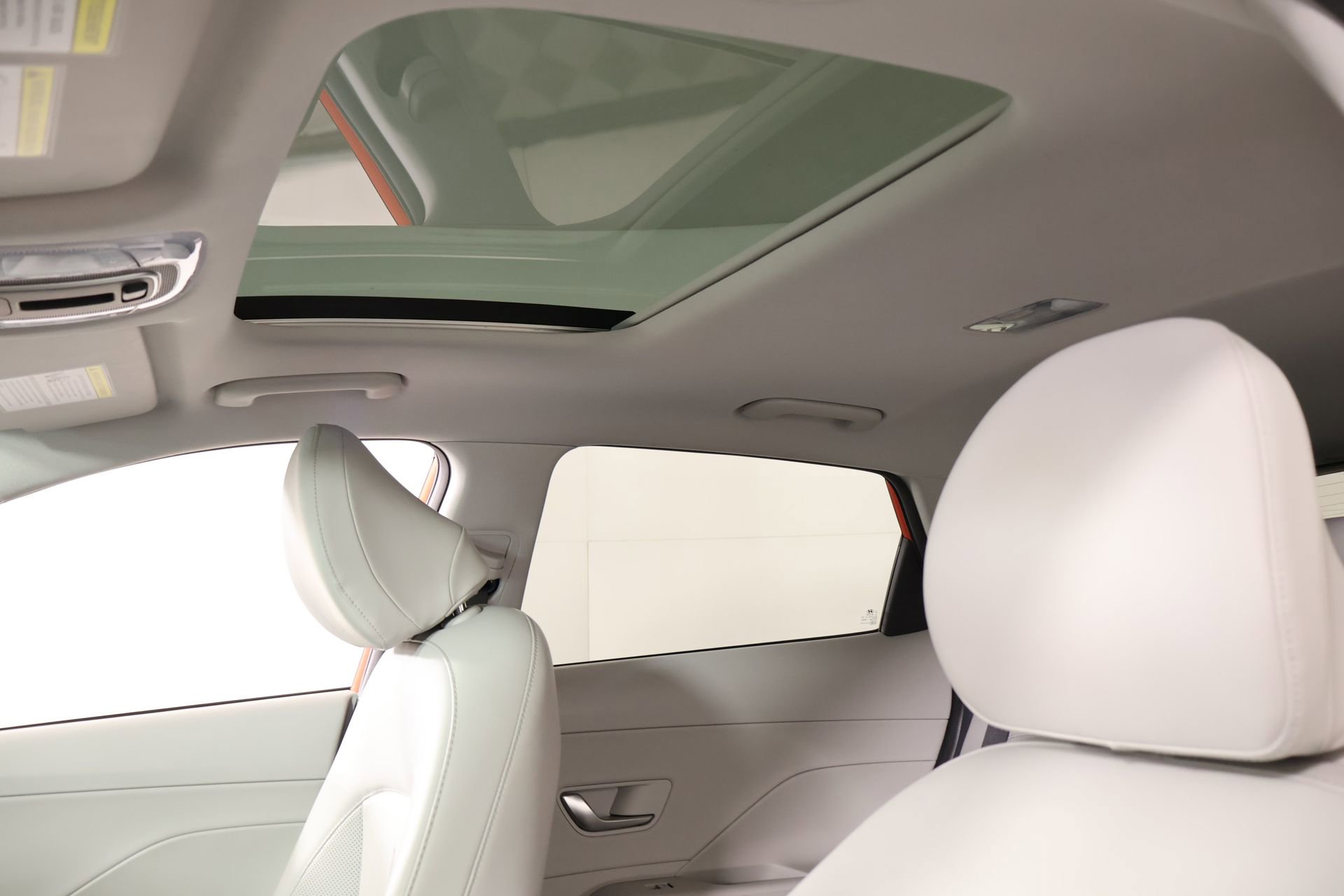 Used 2024 Hyundai Kona Limited image 15