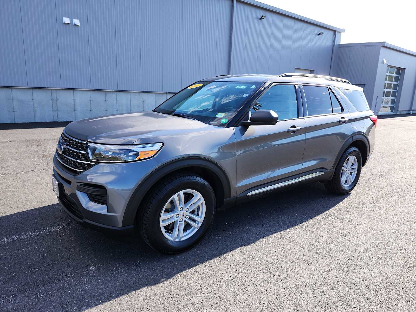 Used 2023 Ford Explorer XLT AWD/4WD image 1